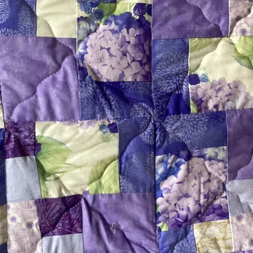 NWT Hand Crafted Gorgeous Shades of Purple, Cream and Gold Hydrangea Print Quilt